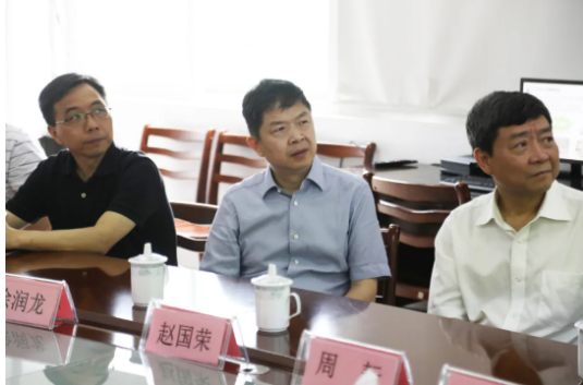 6月4日，省市场监管局党委委员、副局长，省药品监管局党组书记、局长徐润龙带队来公司开展“三服务”活动